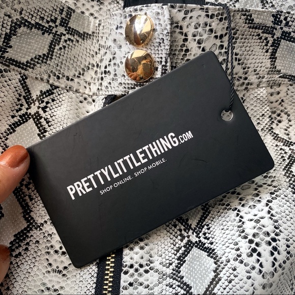 ☑️ PRETTY LITTLE THING BLACK WHITE SNAKESKIN HIGH WAIST PANTS! - Picture 8 of 11